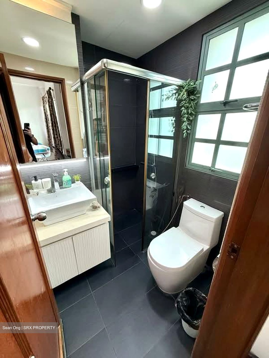 Gold Coast Condo (D5), Condominium #558605041